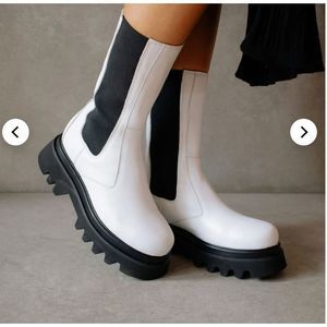 Alohas All Rounder Chelsea Black And White Lug Sole Boot